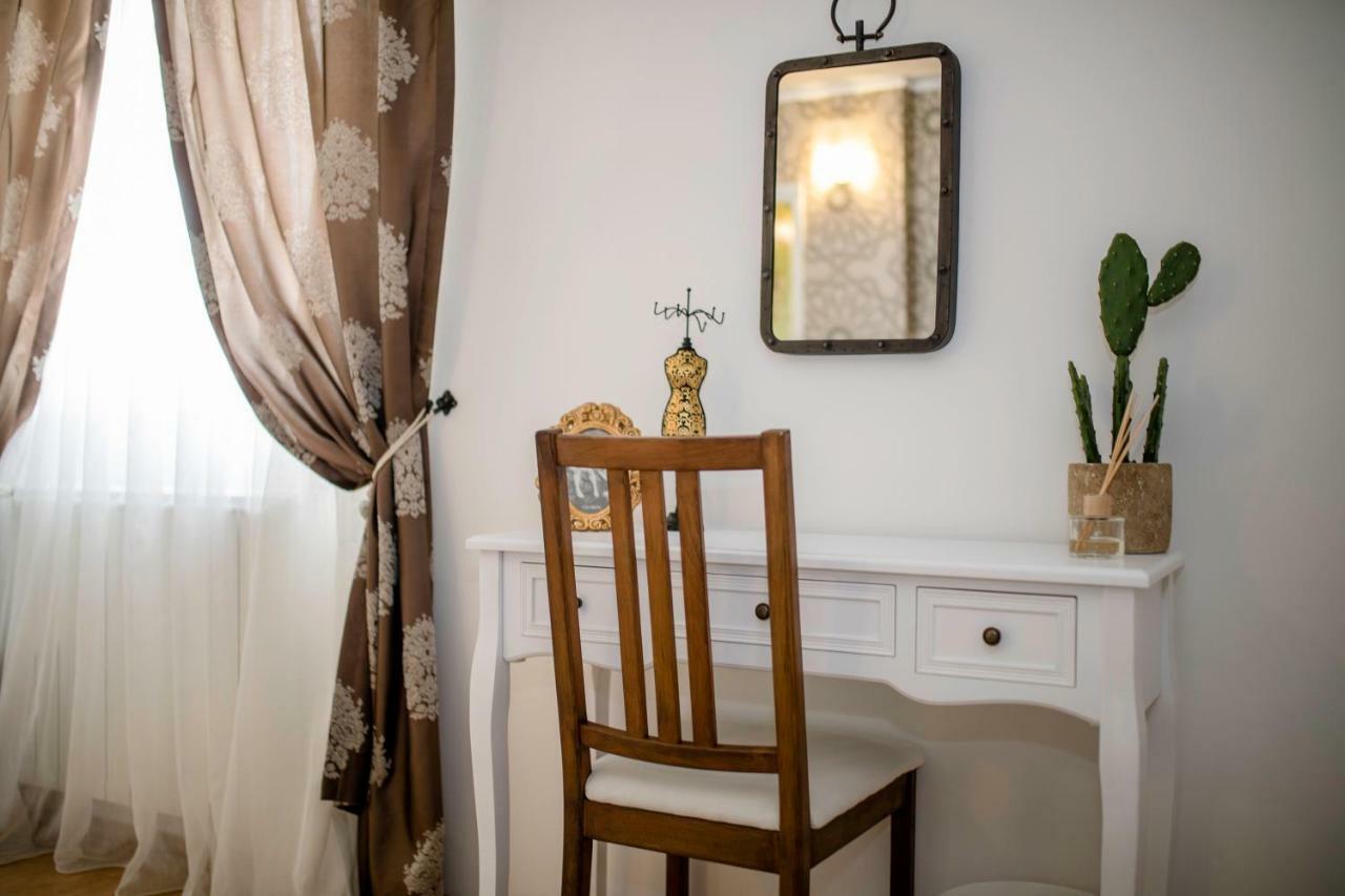 Apartmani Godinic Palit Exterior photo